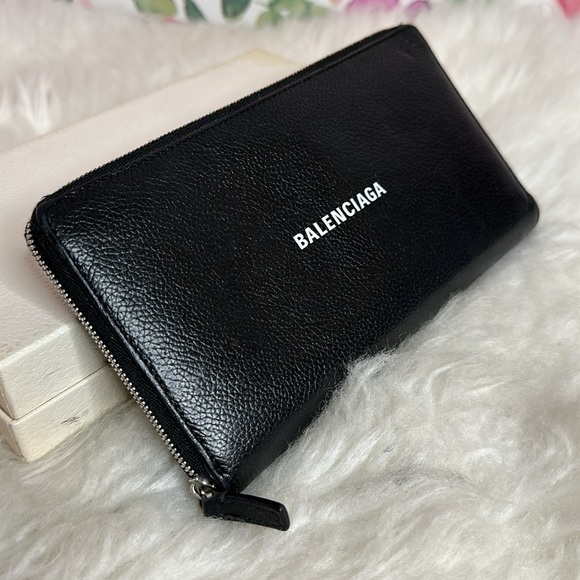 💯Authentic Balenciaga Black Leather Wallet🍀 - Picture 3 of 16